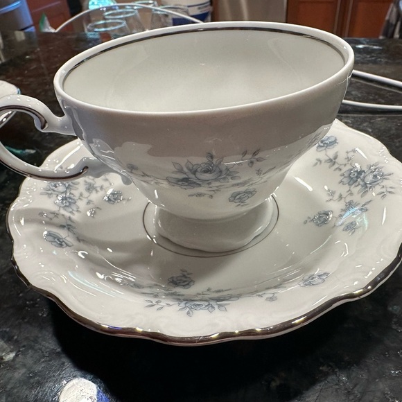 Johann Haviland 2 White and blue Porcelain cups with saucers - Picture 7 of 12